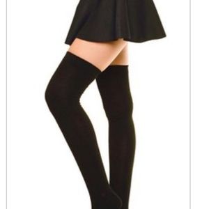 THIGH-KNEE HIGH SOCKS